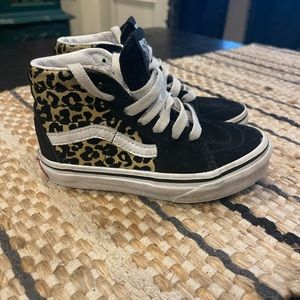 Girls Hightop Leopard Vans